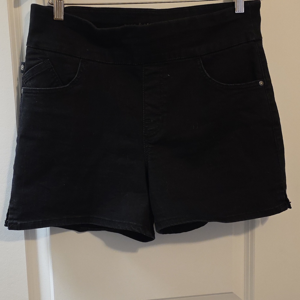 Rock & Repupublic Denim Women's Pull on Jean Shorts Size 14